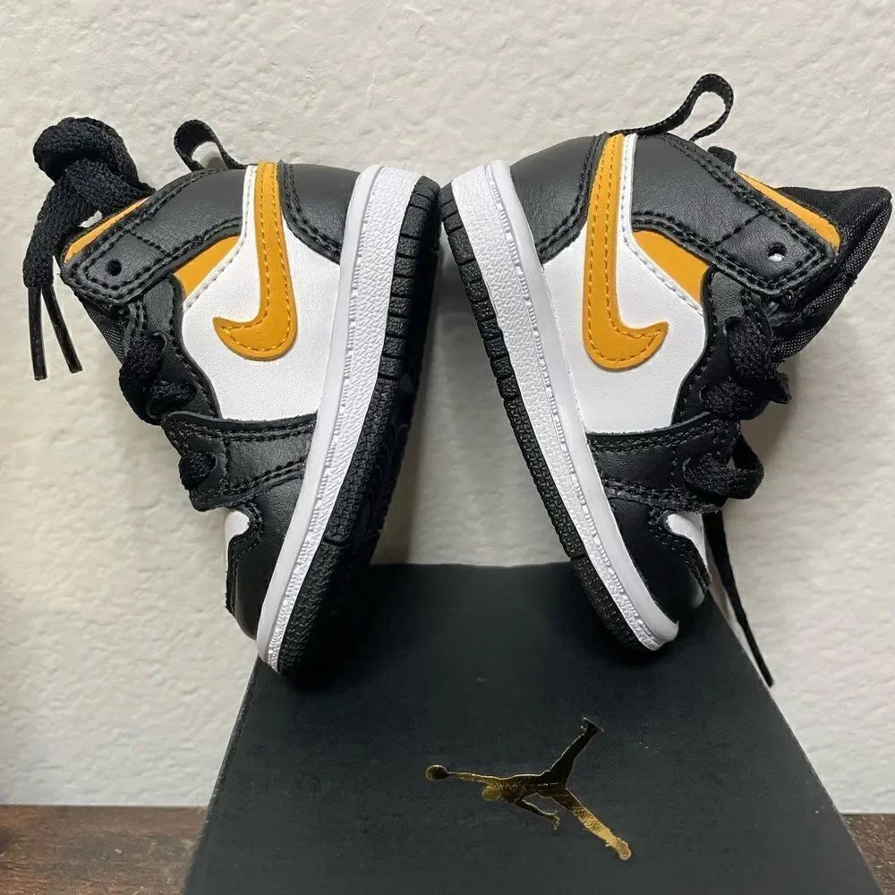 Air Jordan Ones - Picture 3 of 5